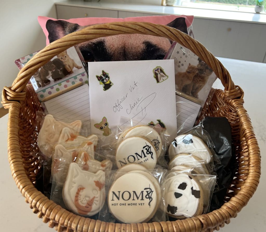 A gift basket with NOMV cookies and a thank you card